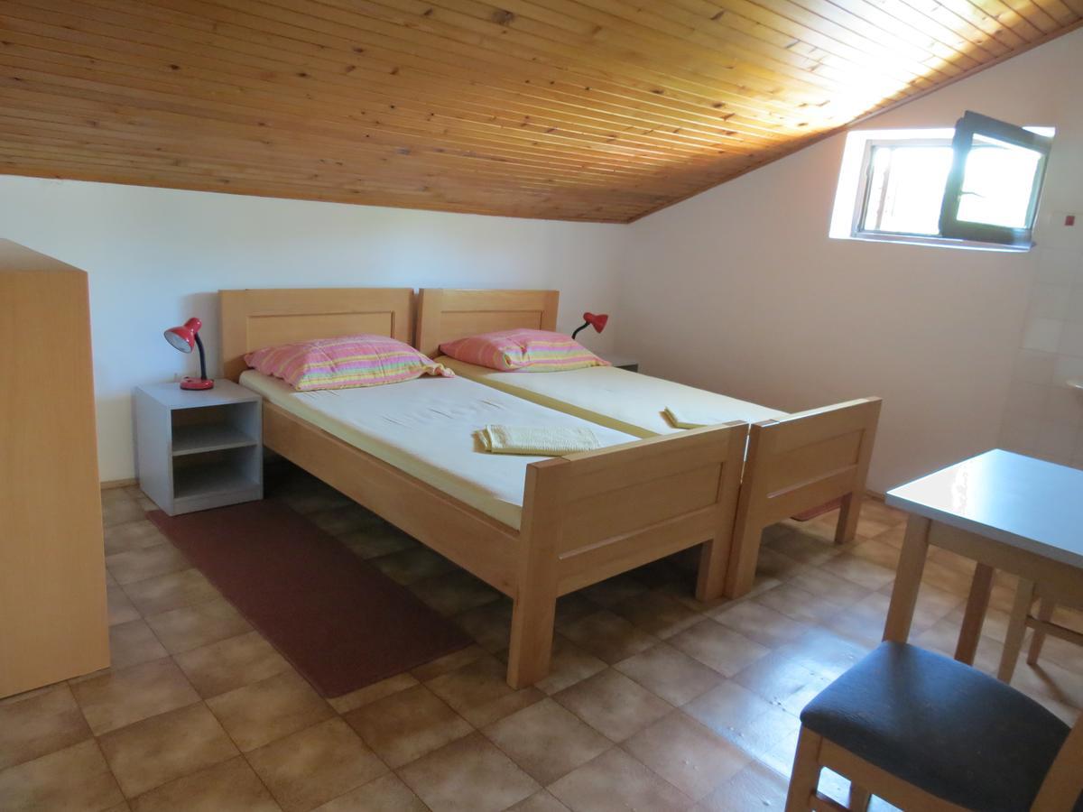 Hi Hostel Вели-Лошинь Экстерьер фото