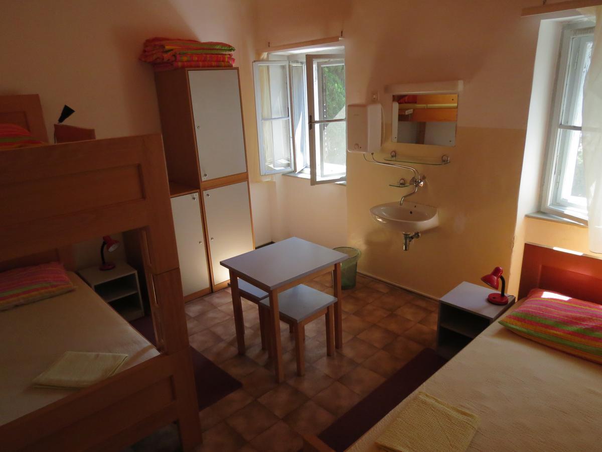 Hi Hostel Вели-Лошинь Экстерьер фото