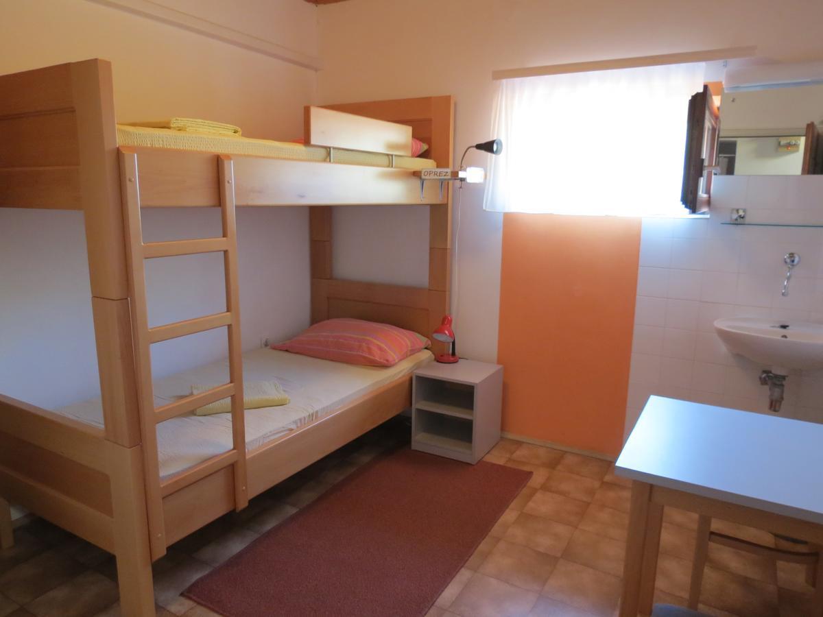 Hi Hostel Вели-Лошинь Экстерьер фото